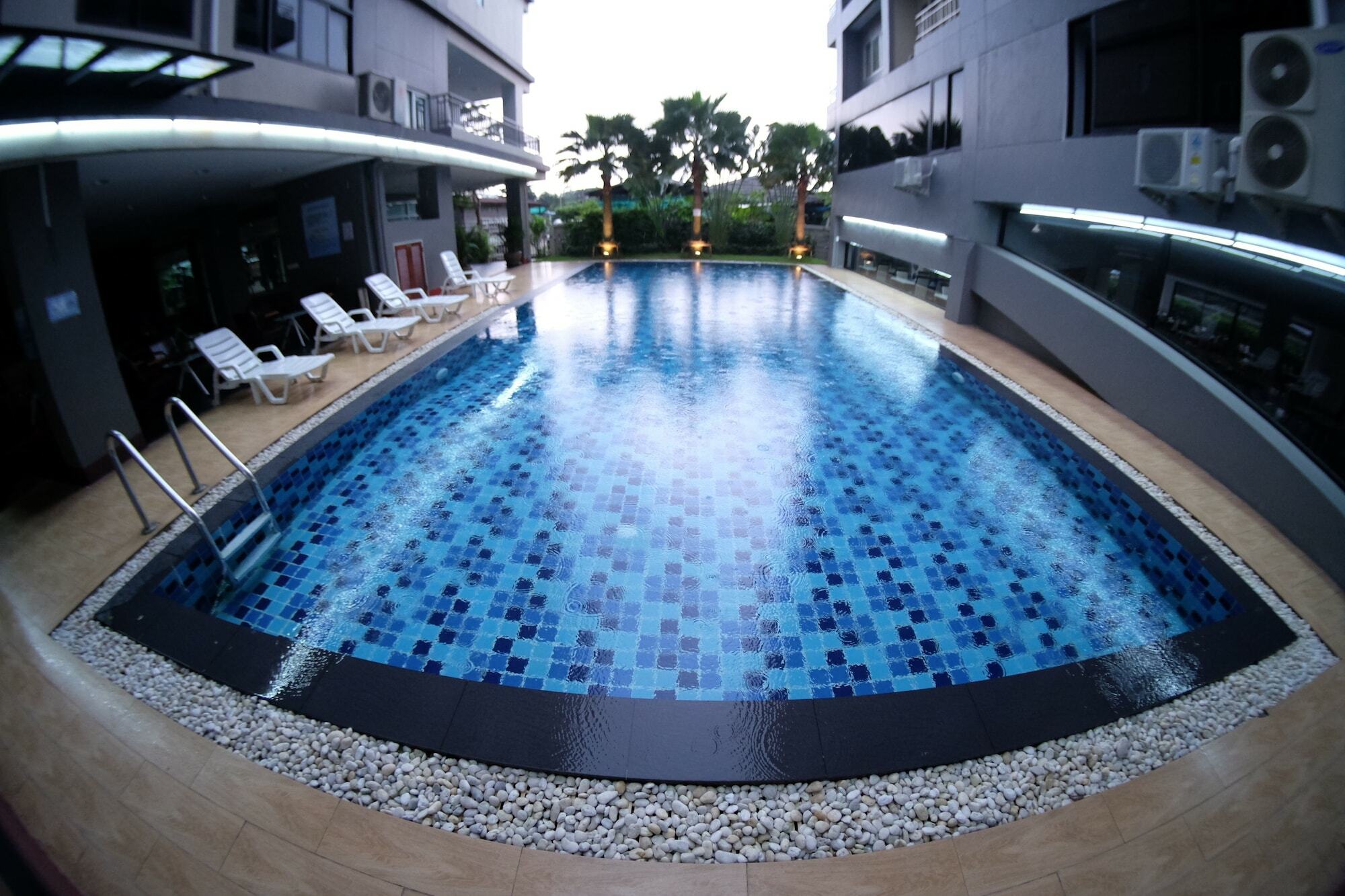 Apple Holiday Bangkok Exterior photo